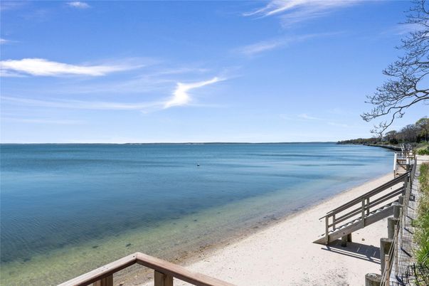 Exterior, Lake