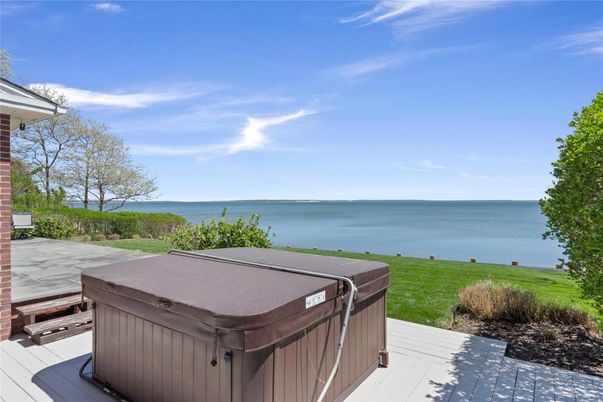 Exterior, Hot Tub, Water