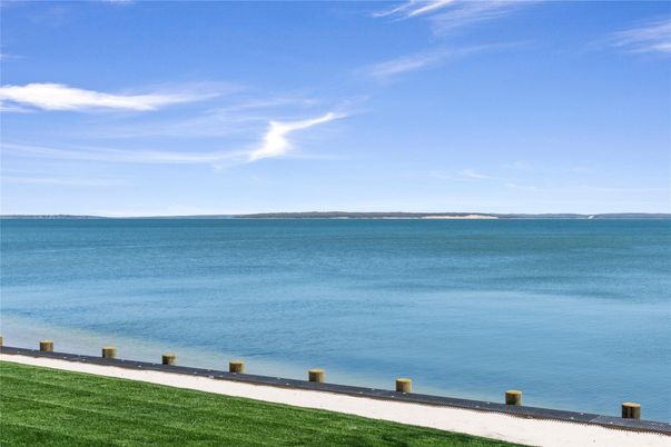 Exterior, Lake