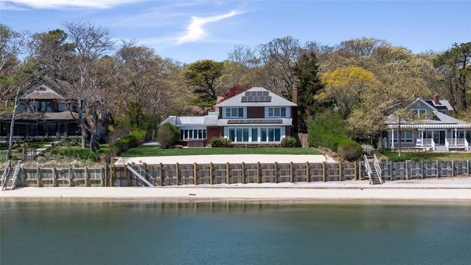 Exterior, Lake