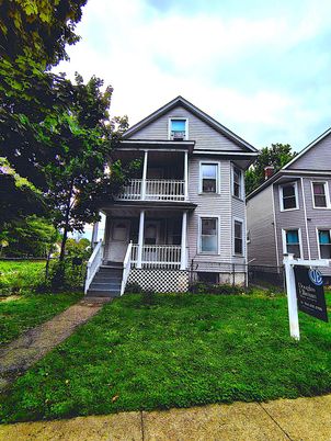 Backyard, Exterior, Facade, Queen Anne Victorian
