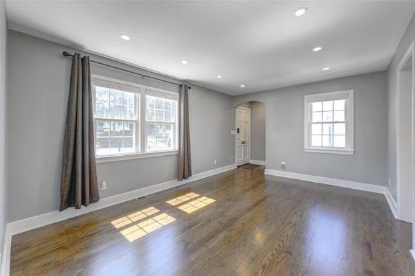 Empty room, Interior, Recessed Lighting, Wood Texture Flooring