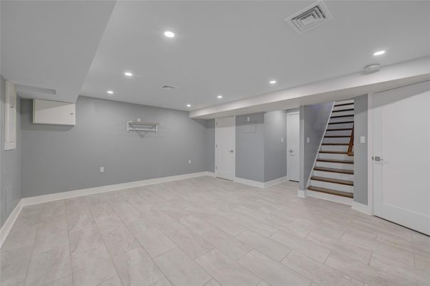 Empty room, Interior, Recessed Lighting