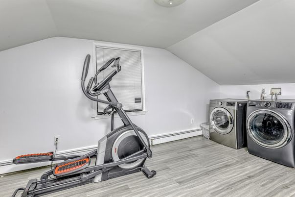 Fitness Equipment, Interior, Washer, Wood Texture Flooring