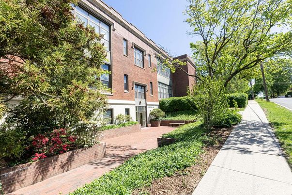 Exterior, Facade, Brick Facade, Rowhouse