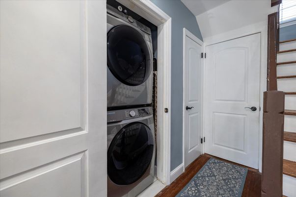 Interior, Utility Closets, Washer, Wood Texture Flooring