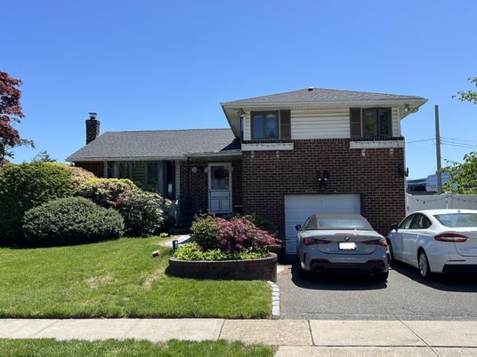 Attached, Exterior, Facade, Brick Facade, Split Level