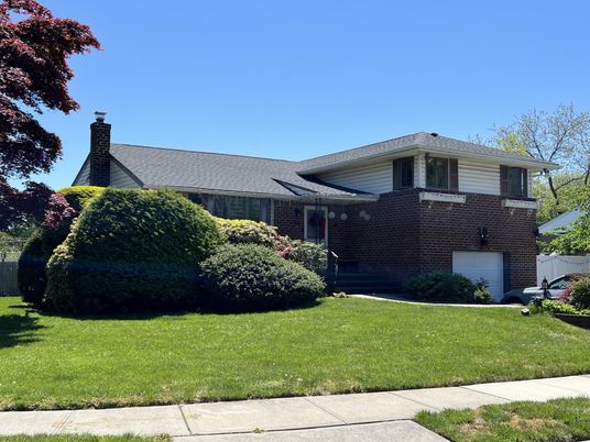 Attached, Exterior, Facade, Brick Facade, Split Level