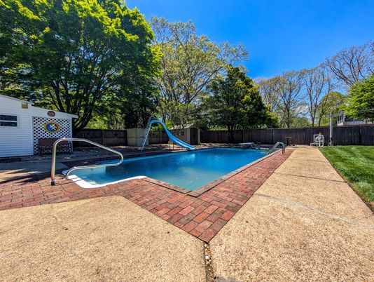 Exterior, Playground, Pool