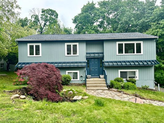 Exterior, Facade, Raised Ranch