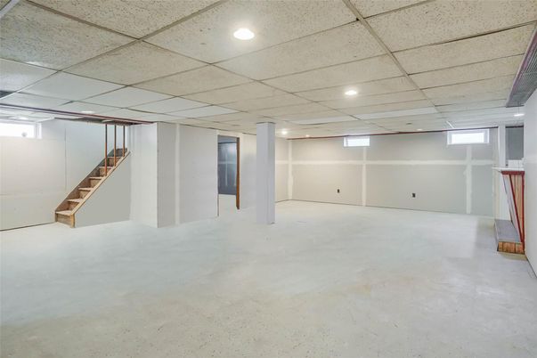 Empty room, Interior, Recessed Lighting