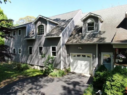 Attached, Exterior, Facade, Cape Cod