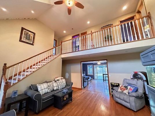 Interior, Recessed Lighting, Wood Texture Flooring
