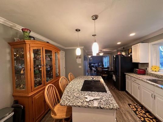 Dining room, Interior, Kitchen, Pendant Lights, Recessed Lighting, Wood Texture Flooring
