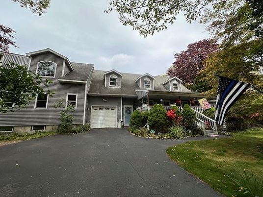 Attached, Exterior, Facade, Cape Cod