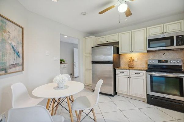 Dining room, Interior, Kitchen, Recessed Lighting, Stainless Steel Appliances