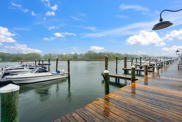 Exterior, Lake