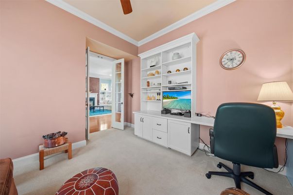 Home Office, Interior