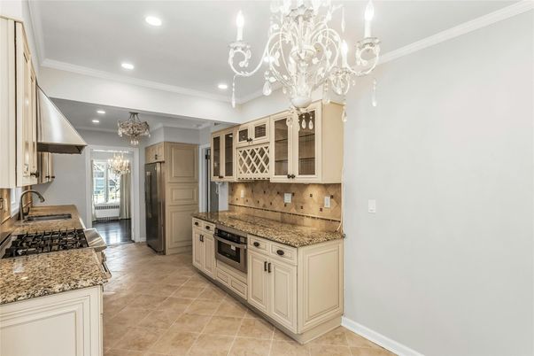Chandelier, Interior, Kitchen, Recessed Lighting, Stainless Steel Appliances