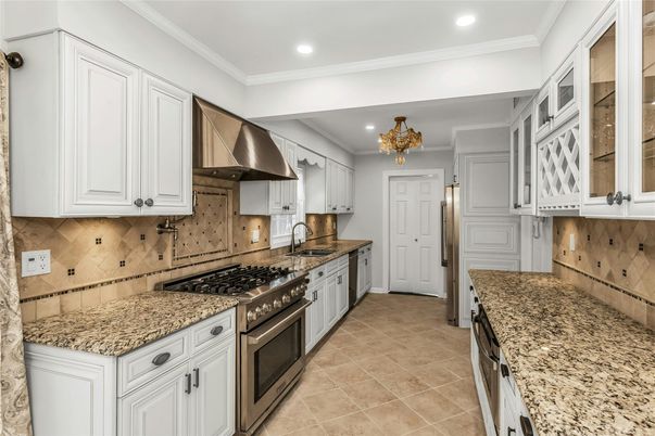 Chandelier, Interior, Kitchen, Recessed Lighting, Stainless Steel Appliances