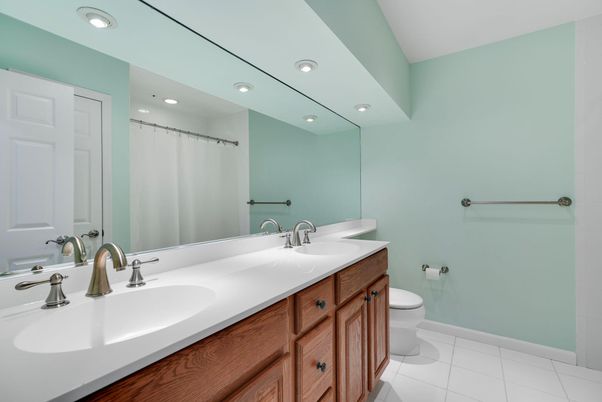 Bathroom, Dual Sink Vanities, Interior, Recessed Lighting
