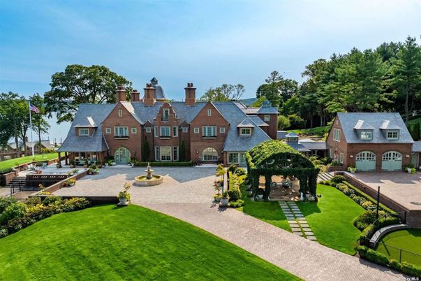 Backyard, Exterior, Facade, Brick Facade, Queen Anne Victorian