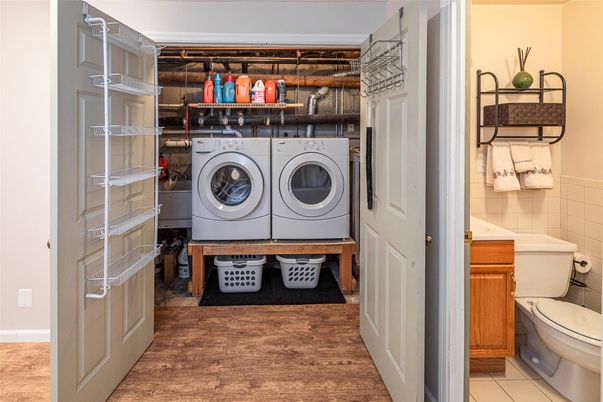 Interior, Utility Closets, Washer, Wood Texture Flooring