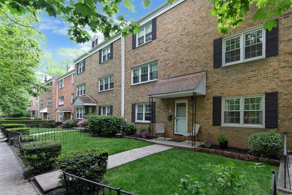 Exterior, Facade, Brick Facade, Rowhouse