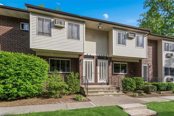 Exterior, Facade, Brick Facade, Raised Ranch