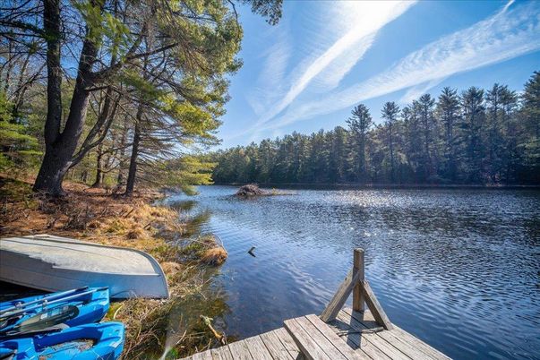 Exterior, Lake