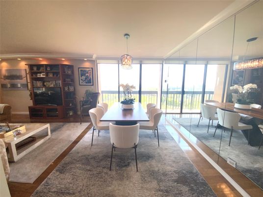 Dining room, Interior, Pendant Lights, Recessed Lighting
