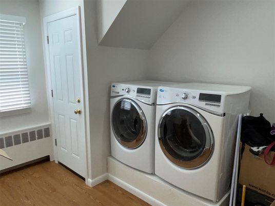 Interior, Utility Closets, Washer, Wood Texture Flooring