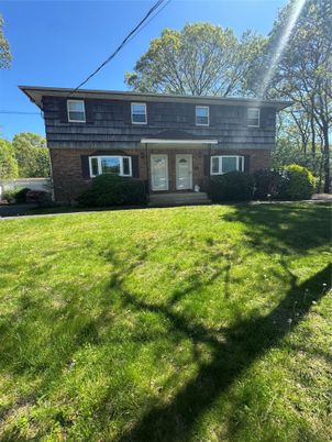 Exterior, Facade, Brick Facade, Raised Ranch