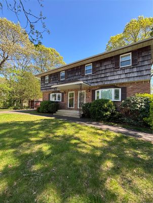 Exterior, Facade, Brick Facade, Raised Ranch