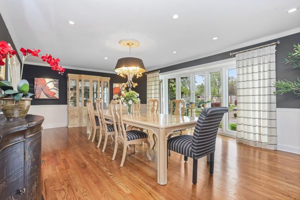 Chandelier, Dining room, Interior, Recessed Lighting, Wood Texture Flooring
