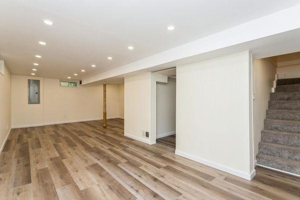 Empty room, Interior, Recessed Lighting, Wood Texture Flooring