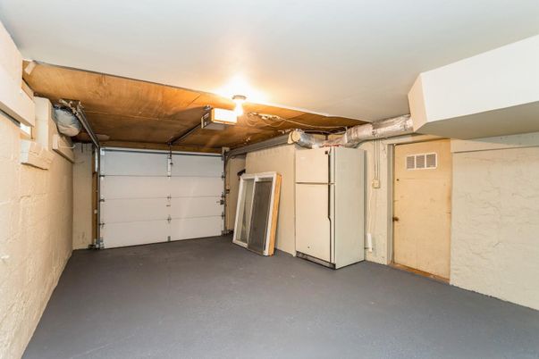 Garage, Interior