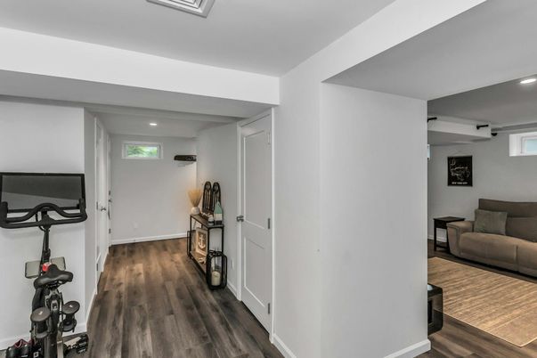 Fitness Equipment, Interior, Recessed Lighting, Wood Texture Flooring
