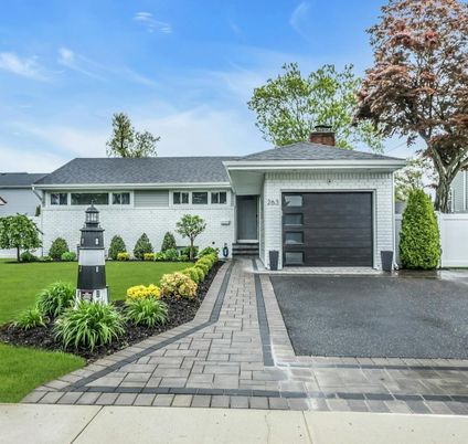 Attached, Exterior, Facade, Ranch