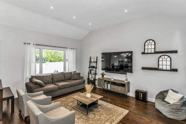 Interior, Living room, Recessed Lighting, Wood Texture Flooring