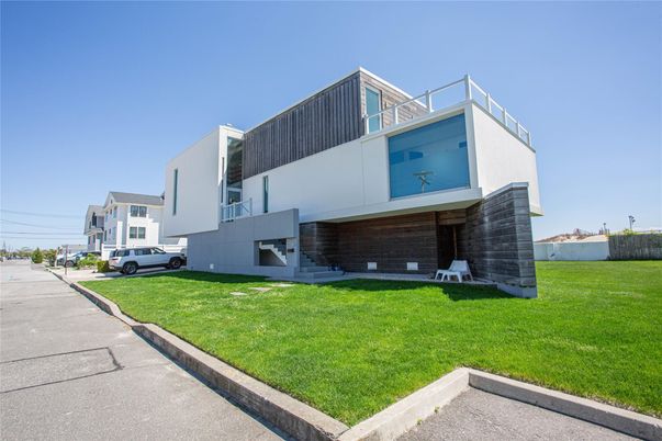 Exterior, Facade, Modern