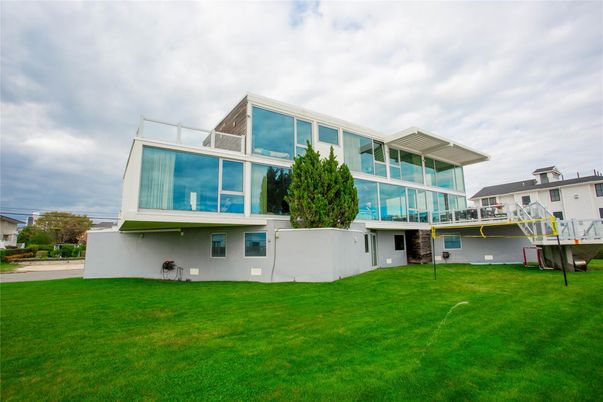 Backyard, Exterior, Facade, Modern