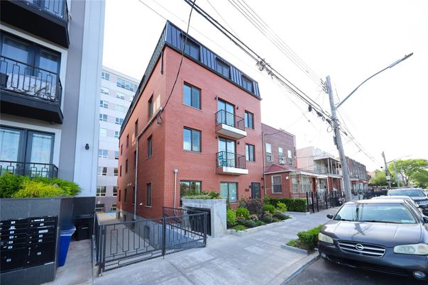 Exterior, Facade, Brick Facade, Rowhouse