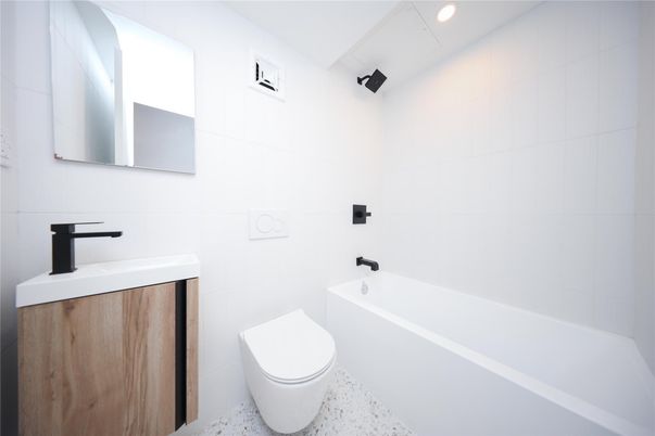 Bathroom, Interior, Recessed Lighting