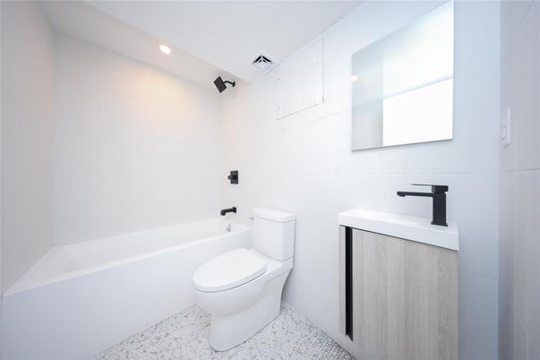 Bathroom, Interior, Recessed Lighting