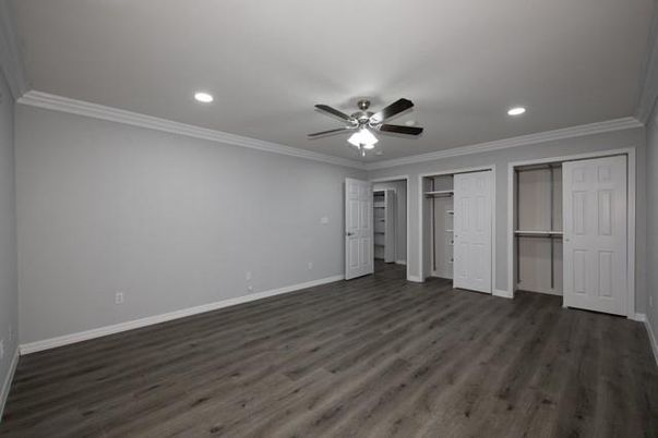 Empty room, Interior, Recessed Lighting, Wood Texture Flooring