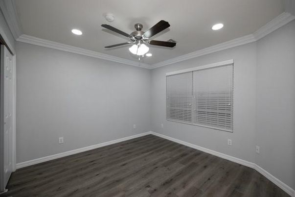 Empty room, Interior, Recessed Lighting, Wood Texture Flooring