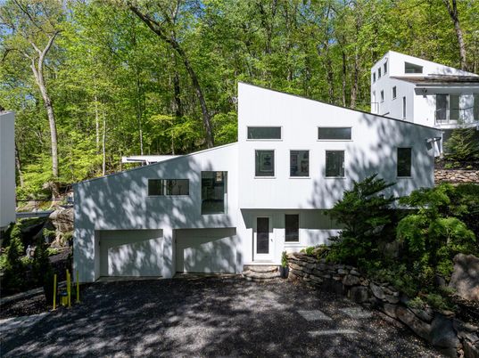 Attached, Exterior, Facade, Modern