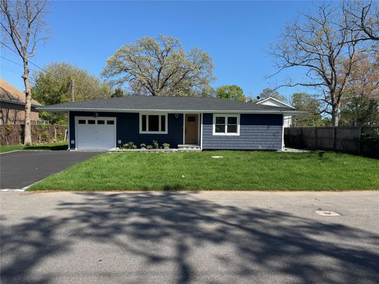 Attached, Exterior, Facade, Ranch