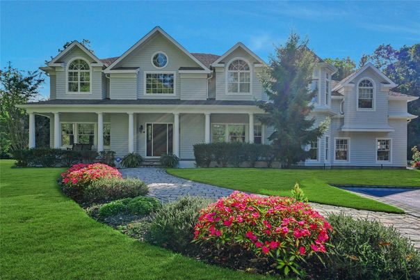 Exterior, Facade, Farmhouse